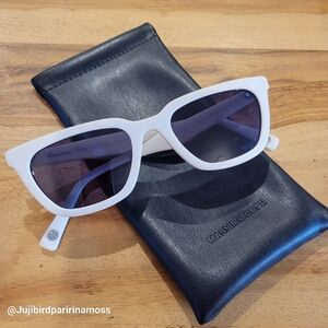 Women sunglasses with leather soft case